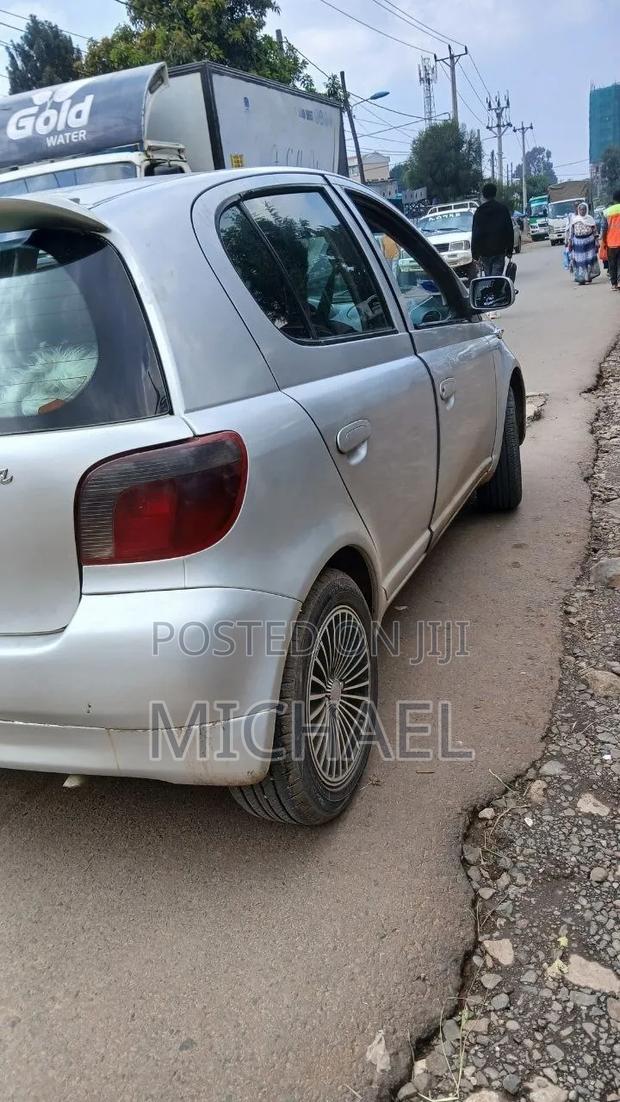 Toyota Vitz 1999 Silver