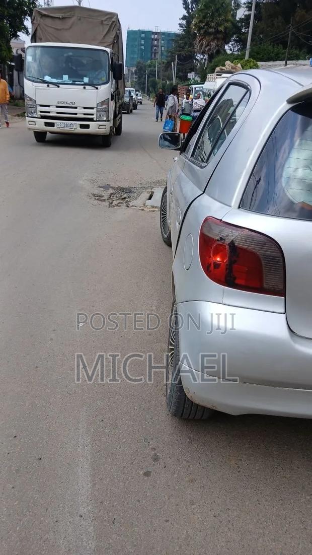 Toyota Vitz 1999 Silver