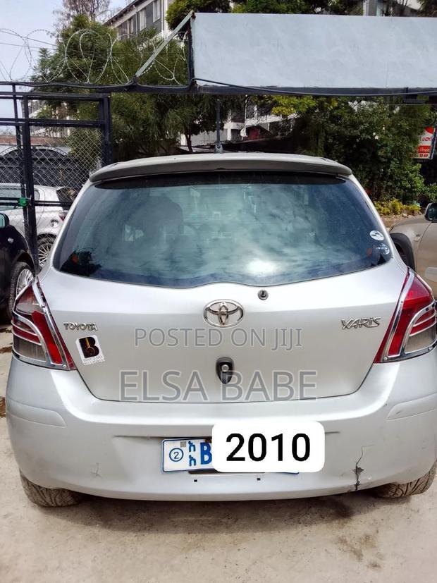 Toyota Yaris 2010 Silver