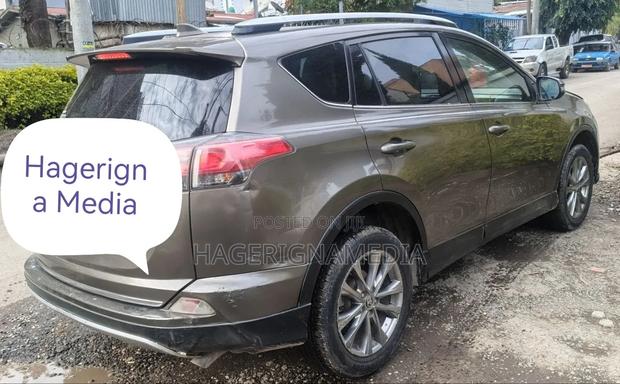 Toyota RAV4 2016 Gray