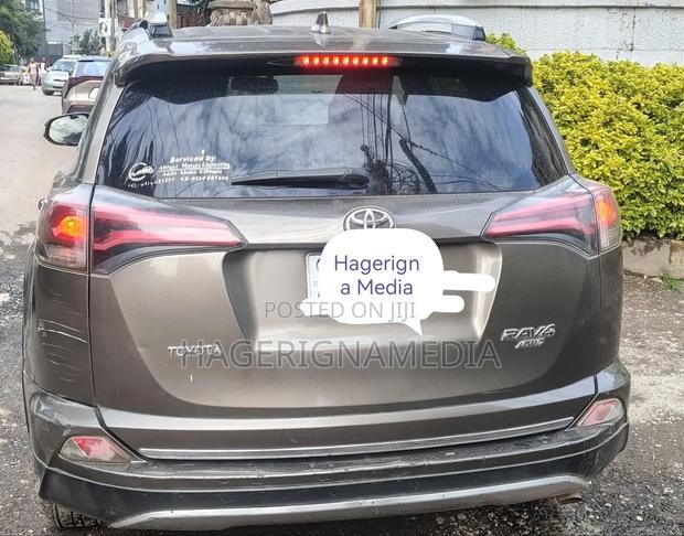 Toyota RAV4 2016 Gray
