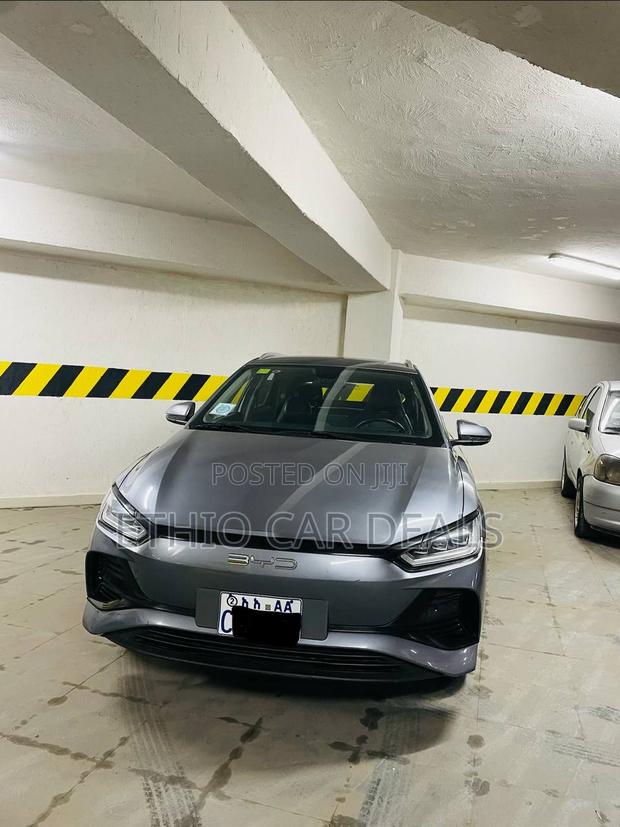 BYD E2 43 kWh 94 hp FWD 2025 Gray