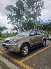 Toyota Fortuner 2.7 RWD 2011 Gold for sale