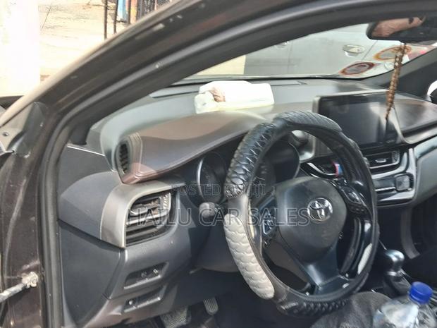 Toyota C-HR 2020 Gray