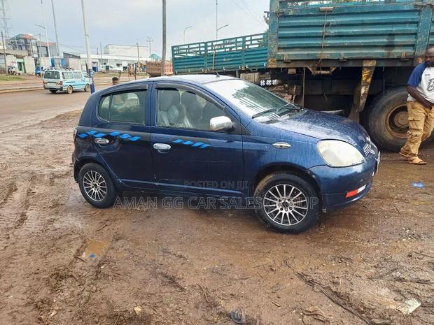 Toyota Vitz 2001 Blue