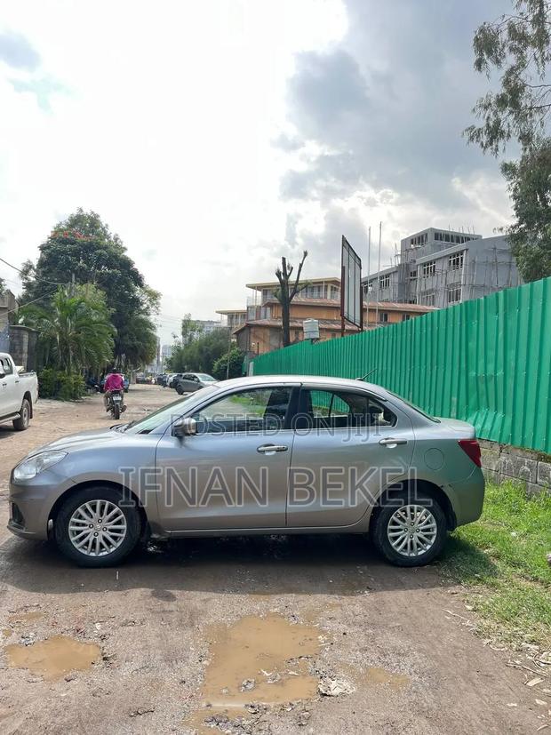 Suzuki Dzire 2022 Silver