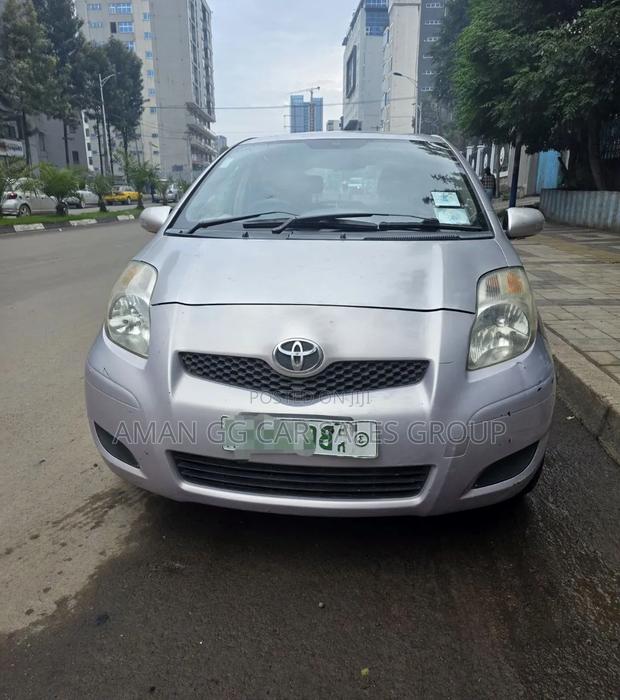 Toyota Yaris 2010 Maroon