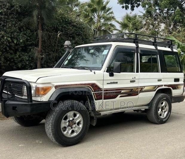 Toyota Land Cruiser 2014 White