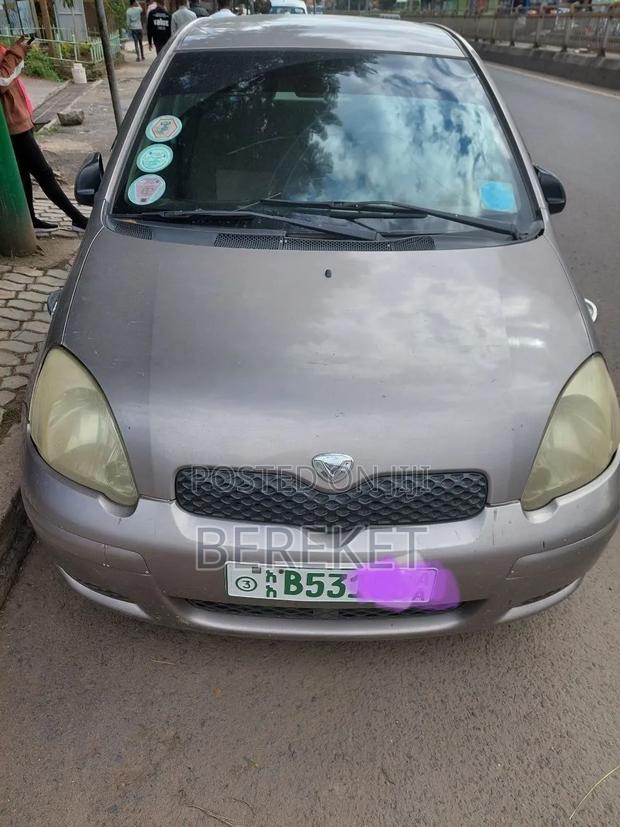 Toyota Vitz 2004 White
