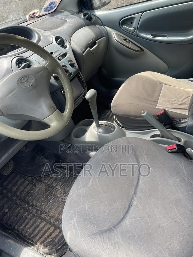 Toyota Vitz 2001 Purple