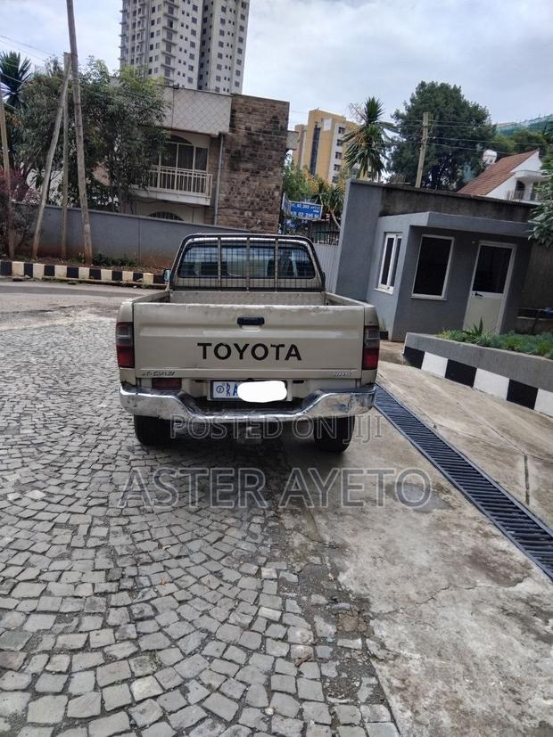 Toyota Hilux 2003 Gray