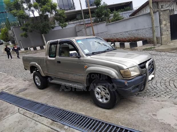 Toyota Hilux 2003 Gray