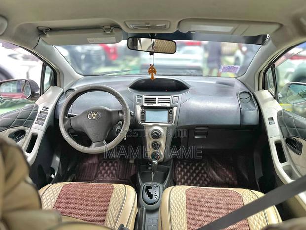Toyota Yaris 2010 Red