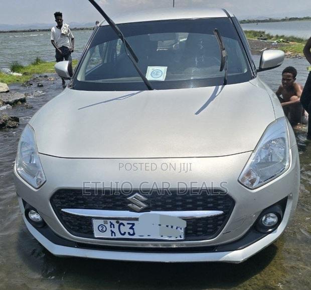 Suzuki Swift 2022 Silver