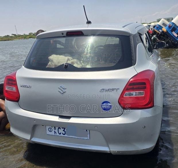 Suzuki Swift 2022 Silver
