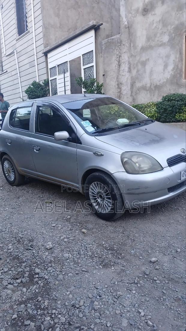 Toyota Vitz 2001 Gray