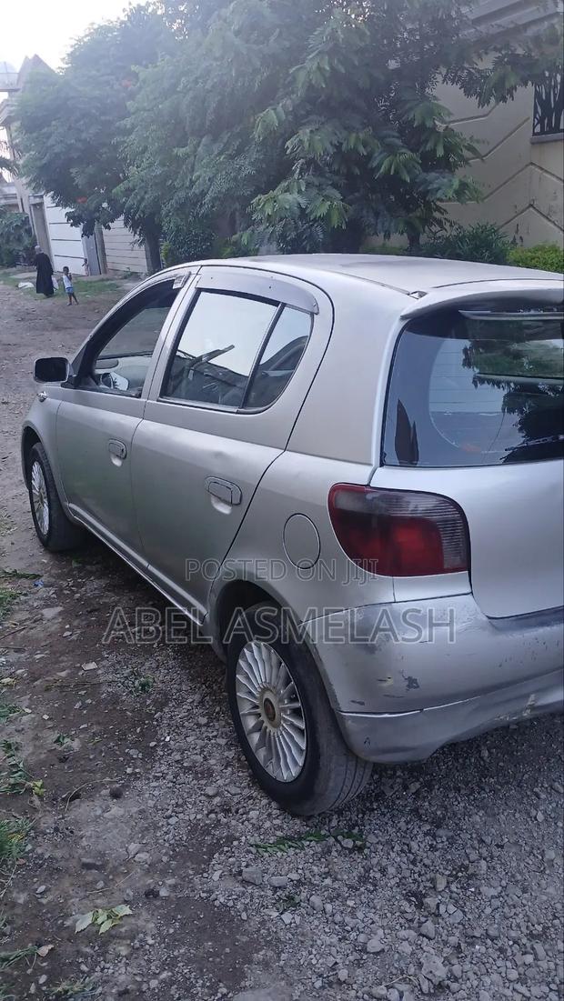 Toyota Vitz 2001 Gray