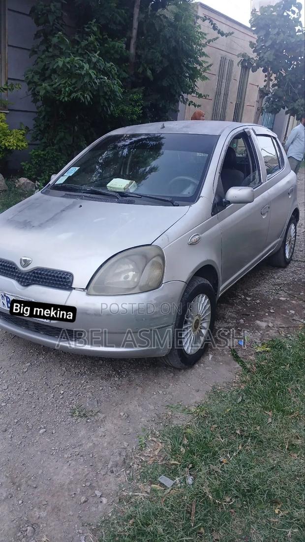 Toyota Vitz 2001 Gray