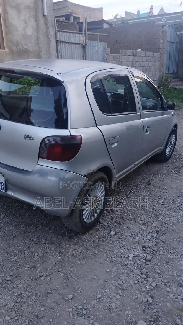 Toyota Vitz 2001 Gray