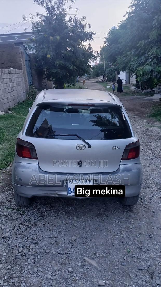 Toyota Vitz 2001 Gray