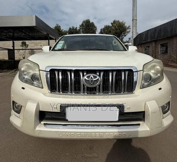 Toyota Land Cruiser Prado 2012 Off white