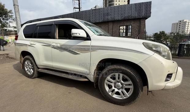 Toyota Land Cruiser Prado 2012 Off white