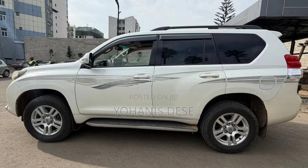Toyota Land Cruiser Prado 2012 Off white