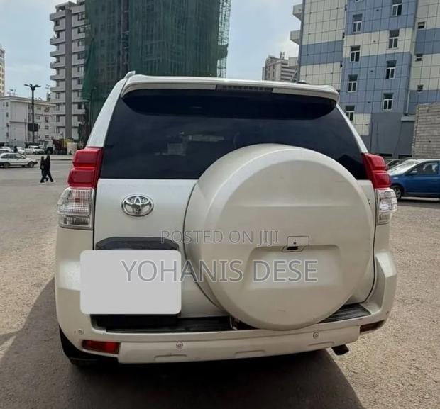 Toyota Land Cruiser Prado 2012 Off white