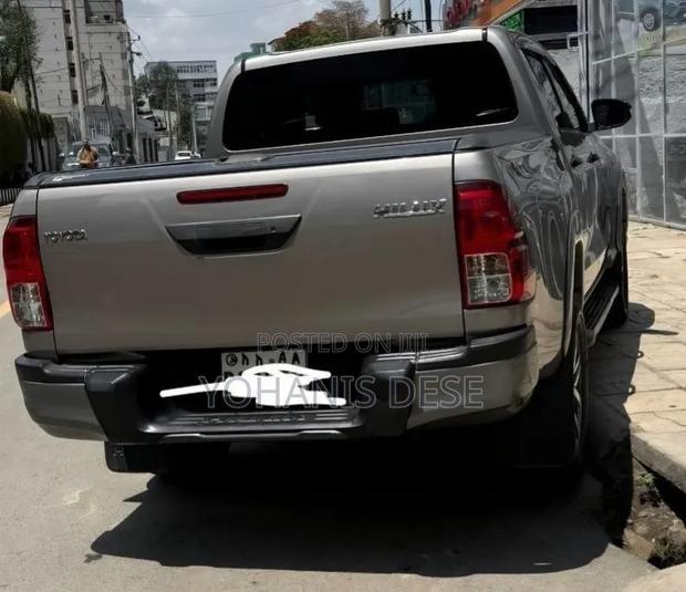 Toyota Hilux 2020 Gray