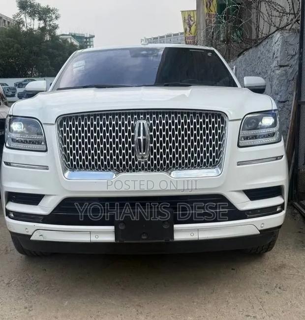 Lincoln Navigator 2021 White