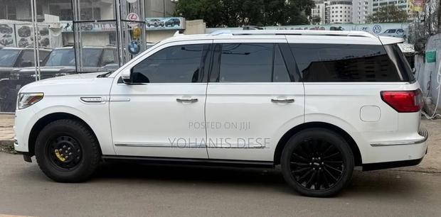 Lincoln Navigator 2021 White