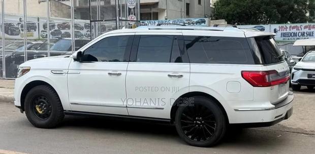 Lincoln Navigator 2021 White