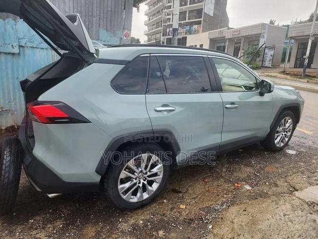Toyota RAV4 2020 Green