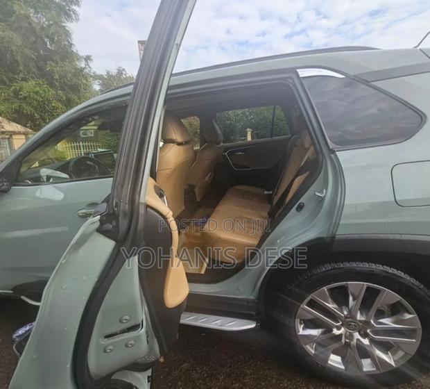Toyota RAV4 2020 Green