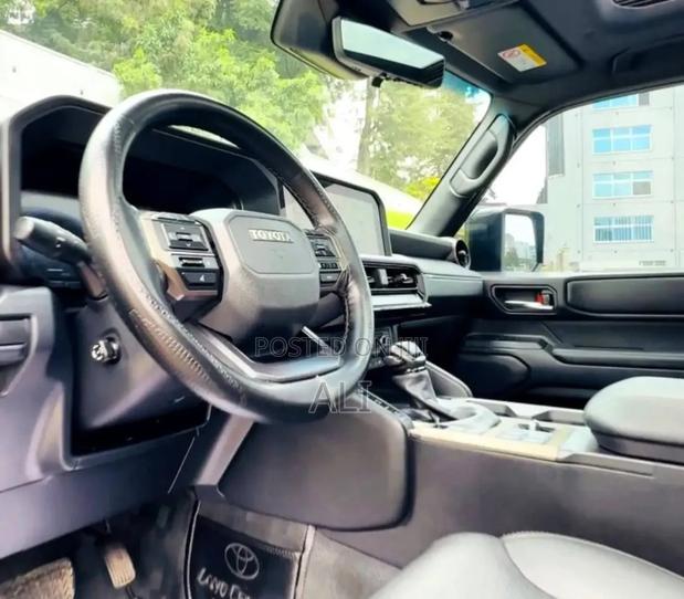 Toyota Land Cruiser Prado 2024