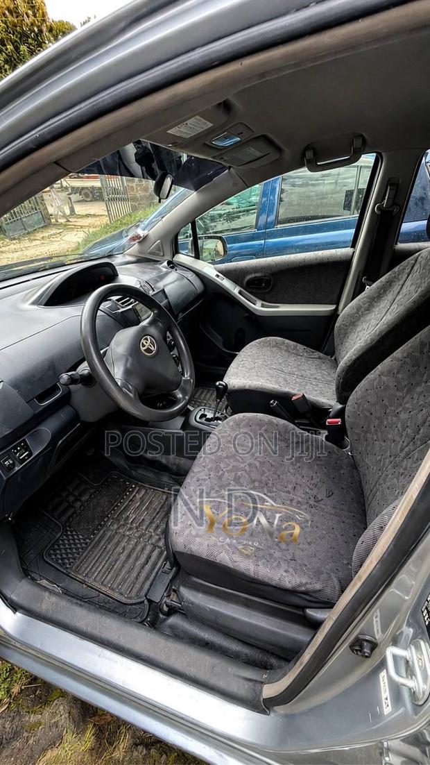 Toyota Yaris 2010 Silver