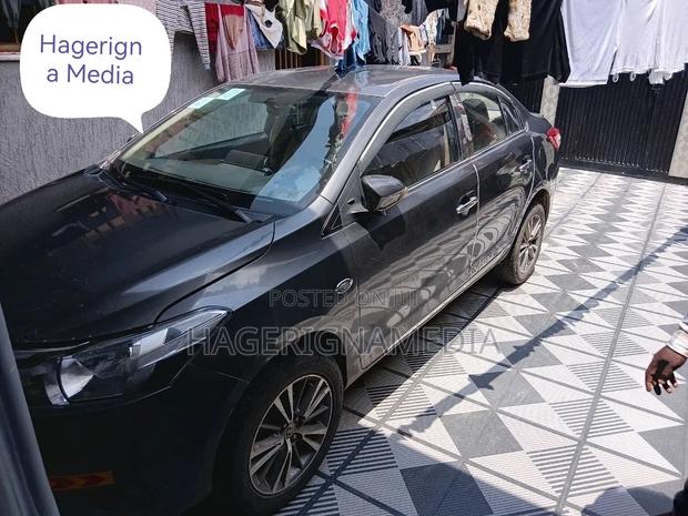 Toyota Yaris 2016 Gray