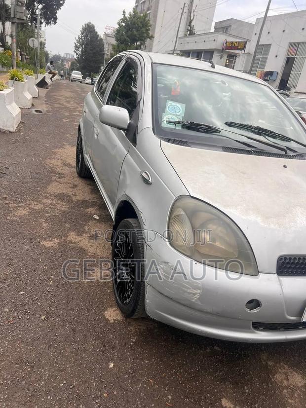 Toyota Vitz 2001