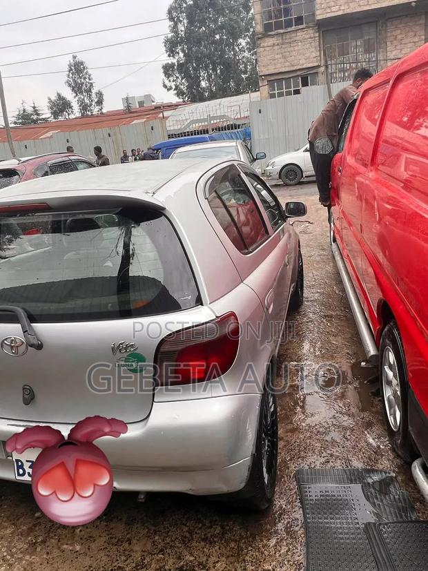 Toyota Vitz 2001