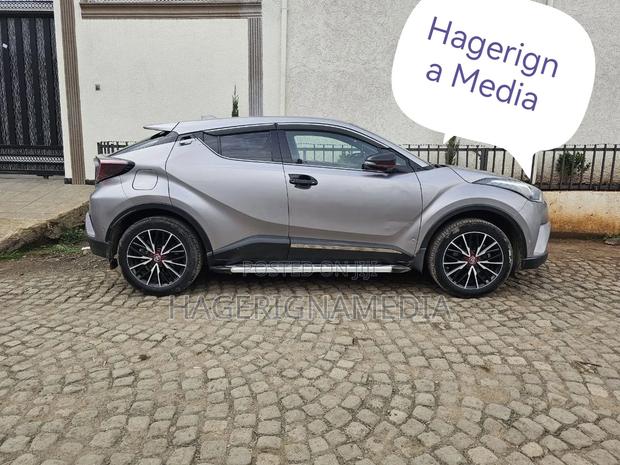 Toyota C-HR 2020 Gray