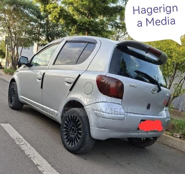 Toyota Vitz 2004 Silver