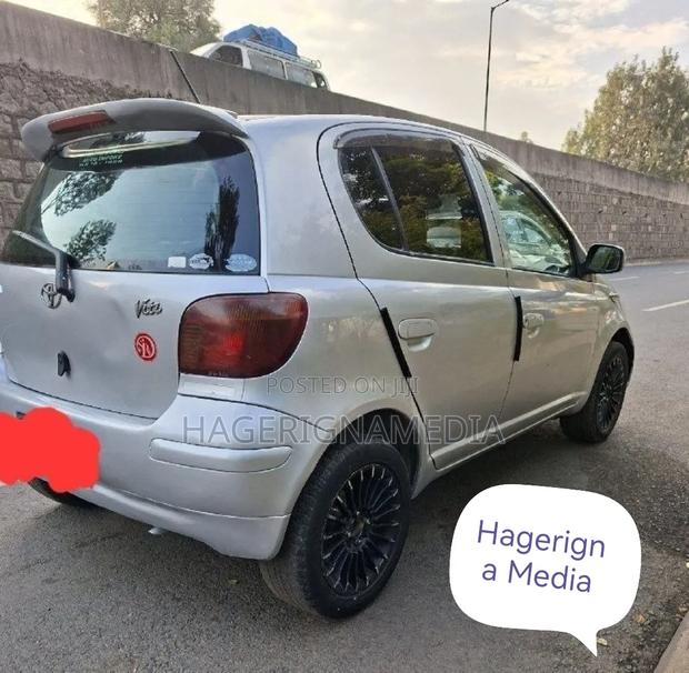 Toyota Vitz 2004 Silver