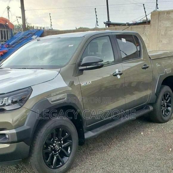 Toyota Hilux 2022 Gray