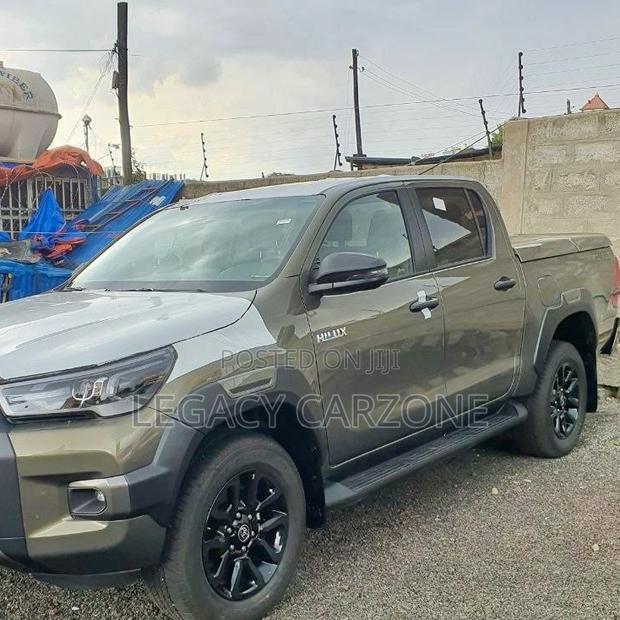 Toyota Hilux 2022 Gray