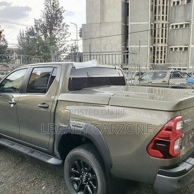 Toyota Hilux 2022 Gray