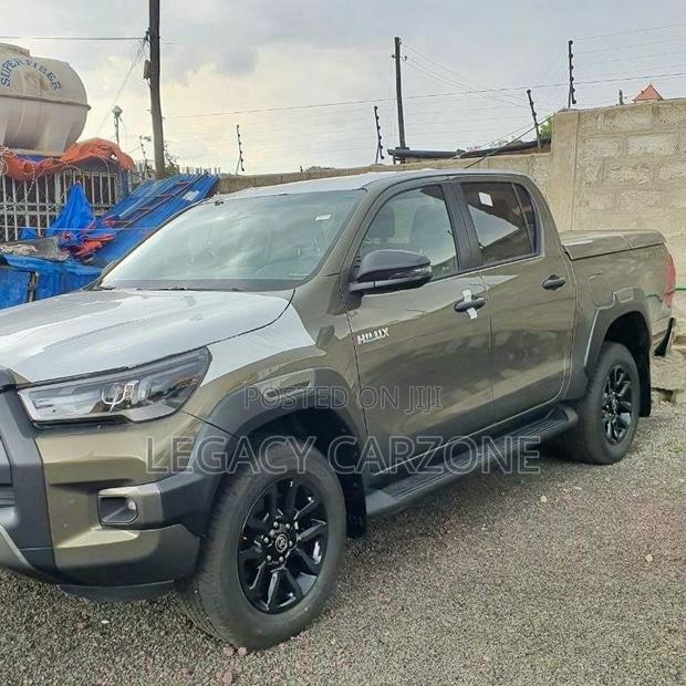 Toyota Hilux 2022 Gray
