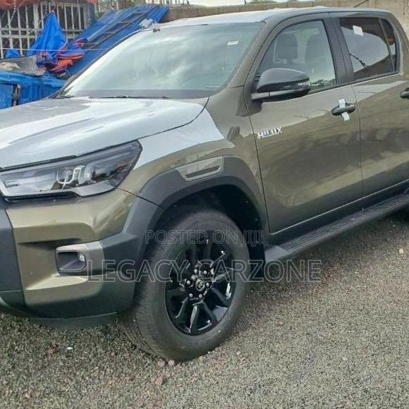 Toyota Hilux 2022 Gray