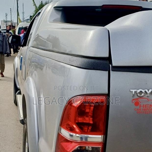Toyota Hilux 2015 Silver