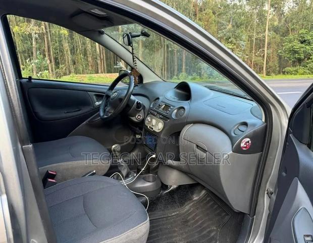 Toyota Vitz 2005 Gray