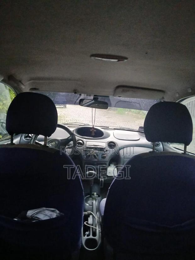 Toyota Vitz 2002 Gray